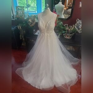 Azaria Wedding/Photoshoot Dress Size 12